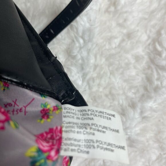 Betsey Johnson medium Satchel Black embossed hearts with large bow accent - Picture 12 of 12